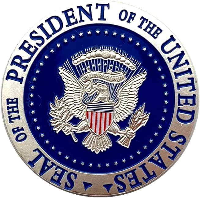 Američki predsjednik Biden Bide s srebrnim obojenim komemorativnim novčićima kolekcije kovanice