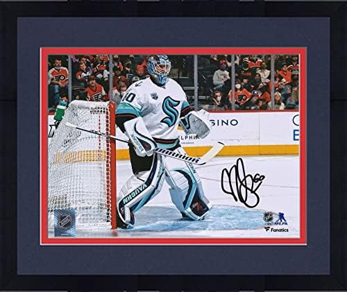 Uokvireni Chris Driedger Seattle Kraken Autografirani 8 x 10 bijeli u mrežnoj fotografiji - Autografirane NHL fotografije